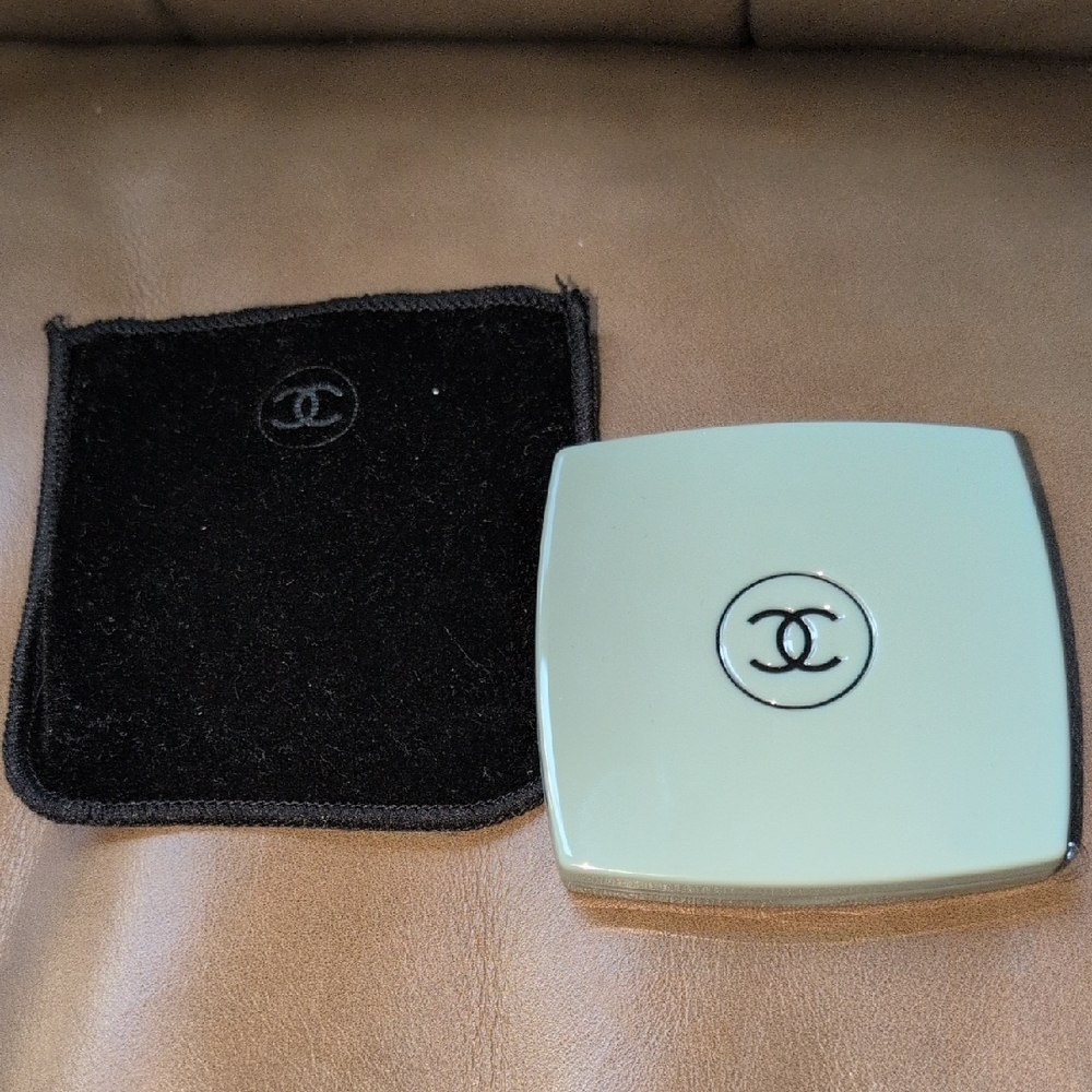 Chanel Codes Couleur Limited Edition Miroir Double Facettes 131 Cavalier Seul